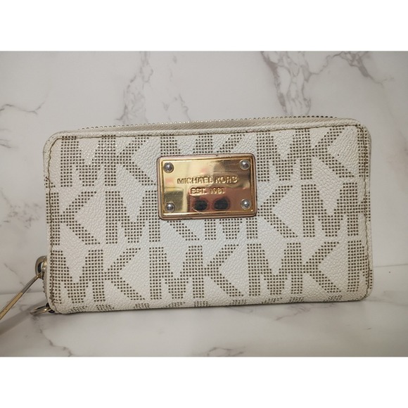 Michael Kors Handbags - MICHAEL KORS Jet Set Vanilla Leather Zip-Around Continental Wallet - EUC